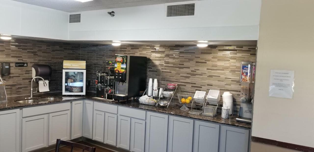 布鲁克林中心速8酒店 外观 照片